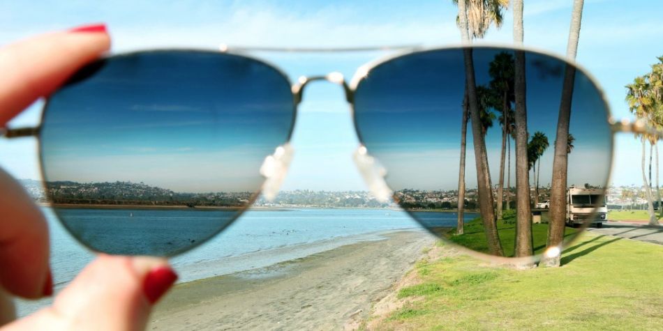 Pohled přes polarizační brýle