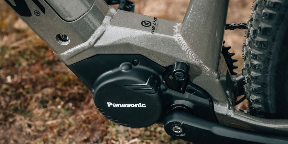 Kellys Tygon r10 s motorem Panasonic GX Ultimate