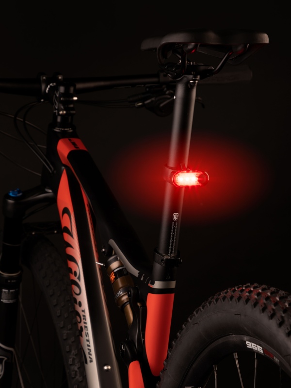 Zadní blikačka Force Pill 12lm USB