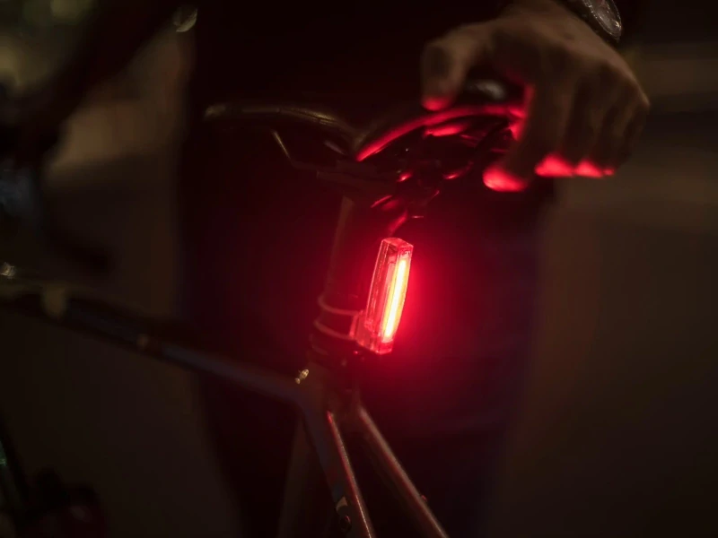 Blikačka zadní Knog Plus Rear černá